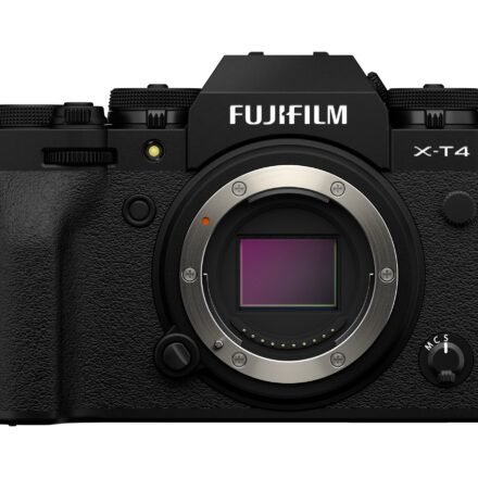 Fujifilm Fujifilm | System Camera | X-T4 | Mirrorless Camera body | 26.1 MP | ISO sensitivity (max) 51200 | Display diagonal 3.0 " | Video recording | Magnification 0.75 x | Viewfinder | CMOS | Black X-T4 Black